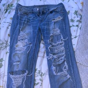 American Eagle Lightwash Tomgirl Jeans